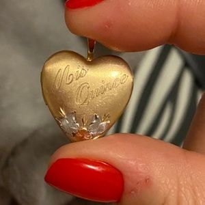 “mis quince” gold locket